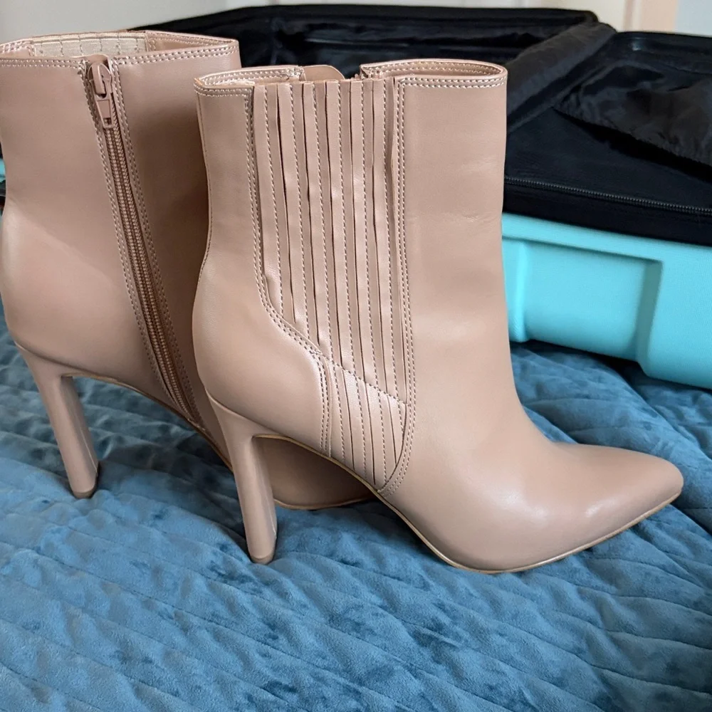 BCBGeneration Kalia Nude Ankle Booties Heels Size 8 - Picture 3 of 7